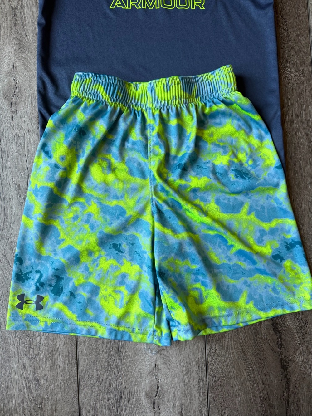 Under Armour Navy Tee with Neon Green-Blue Camo Shorts (7) - Picture 4 of 6